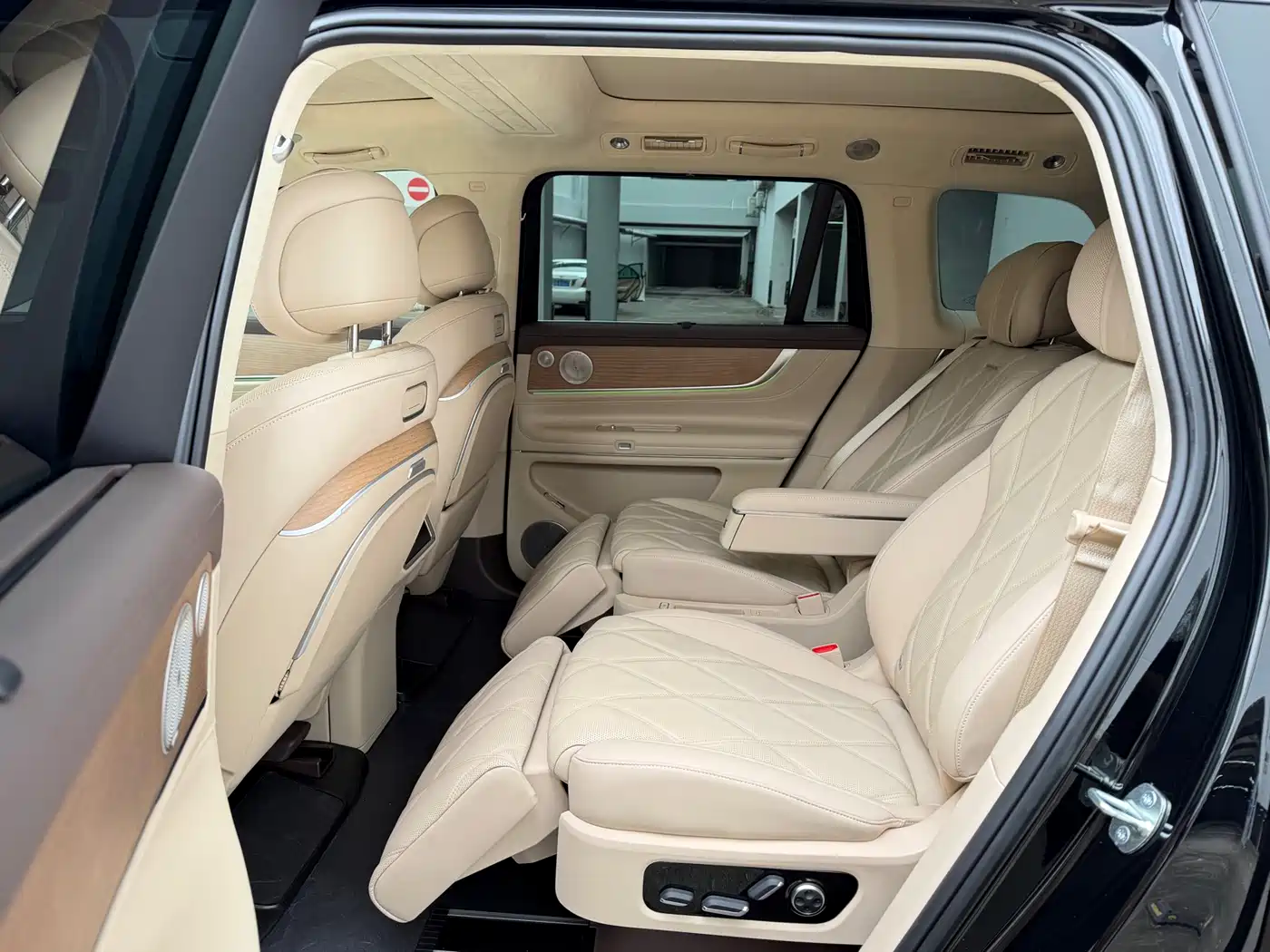 AITO Wenjie AITO M9 2025 Extended Range Ultra 52kWh 6-Seater фото 5