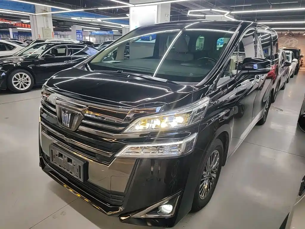Фото 1 - Toyota Vellfire