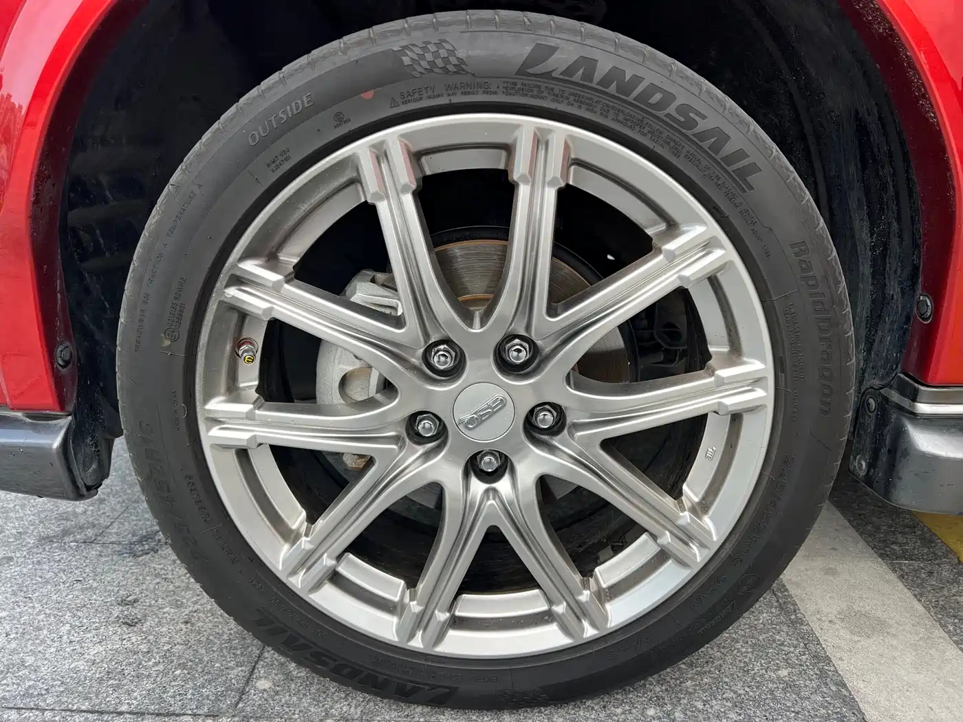 Photo 18 - Infiniti ESQ