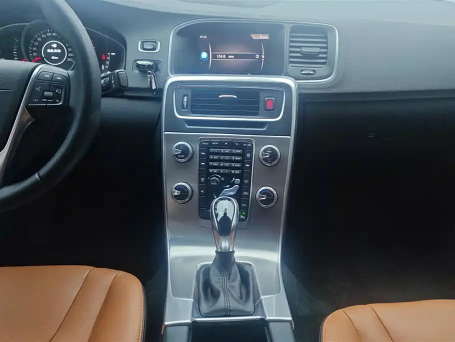 Фото 16 - Volvo S60