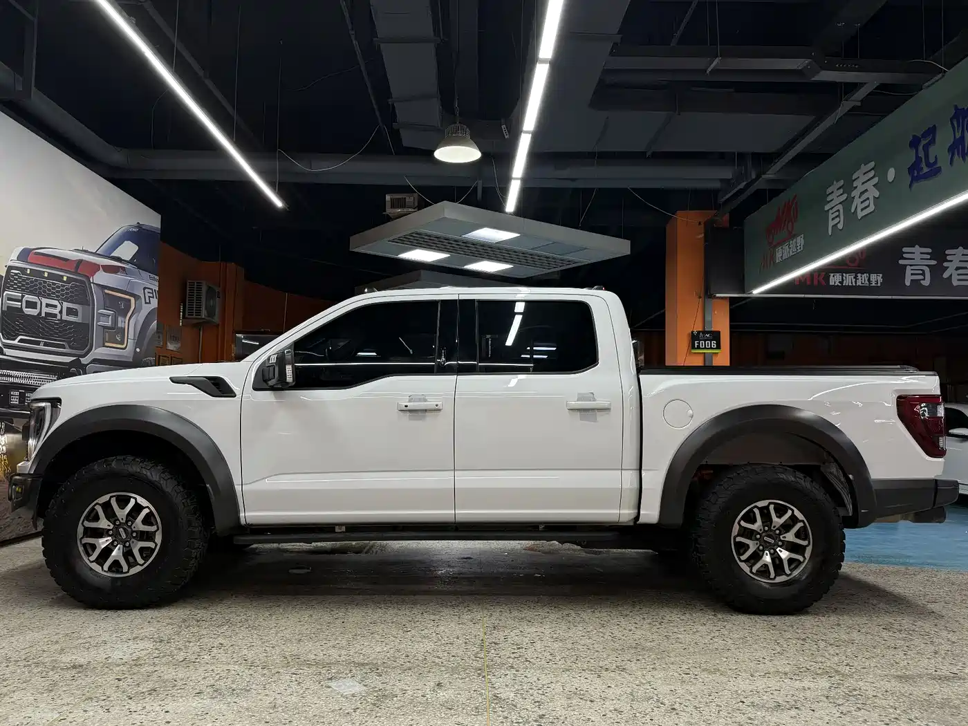 FORD F-150 RAPTOR