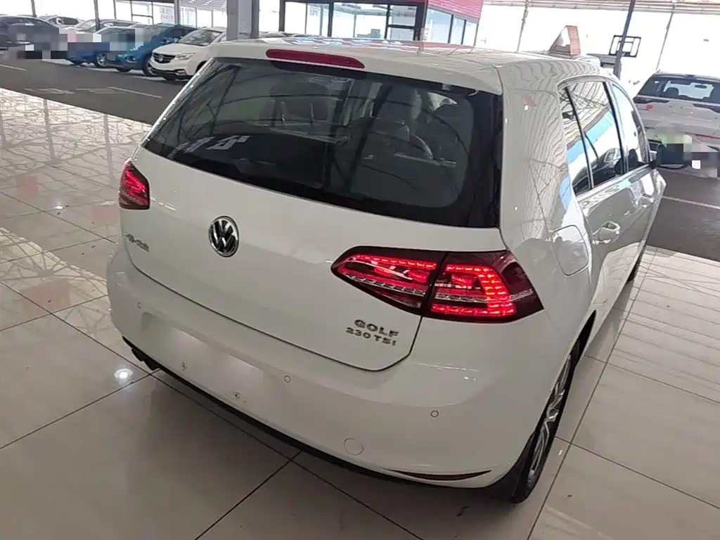 Volkswagen Golf 2017 230TSI Auto Luxury Millionth Anniversary Edition фото 7