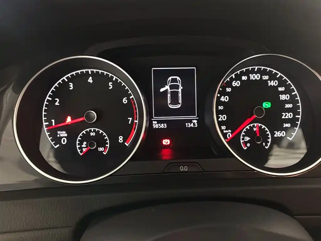 Volkswagen Golf 2017 230TSI Auto Luxury Millionth Anniversary Edition фото 12
