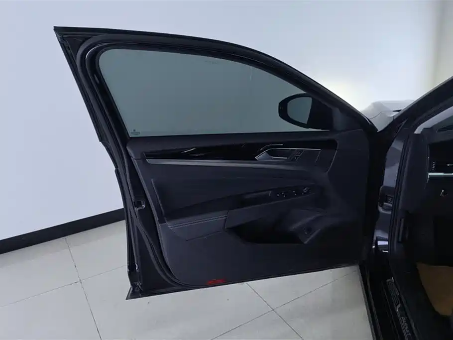 Volkswagen Passat 2022 330TSI Starlight Elite Edition фото 7