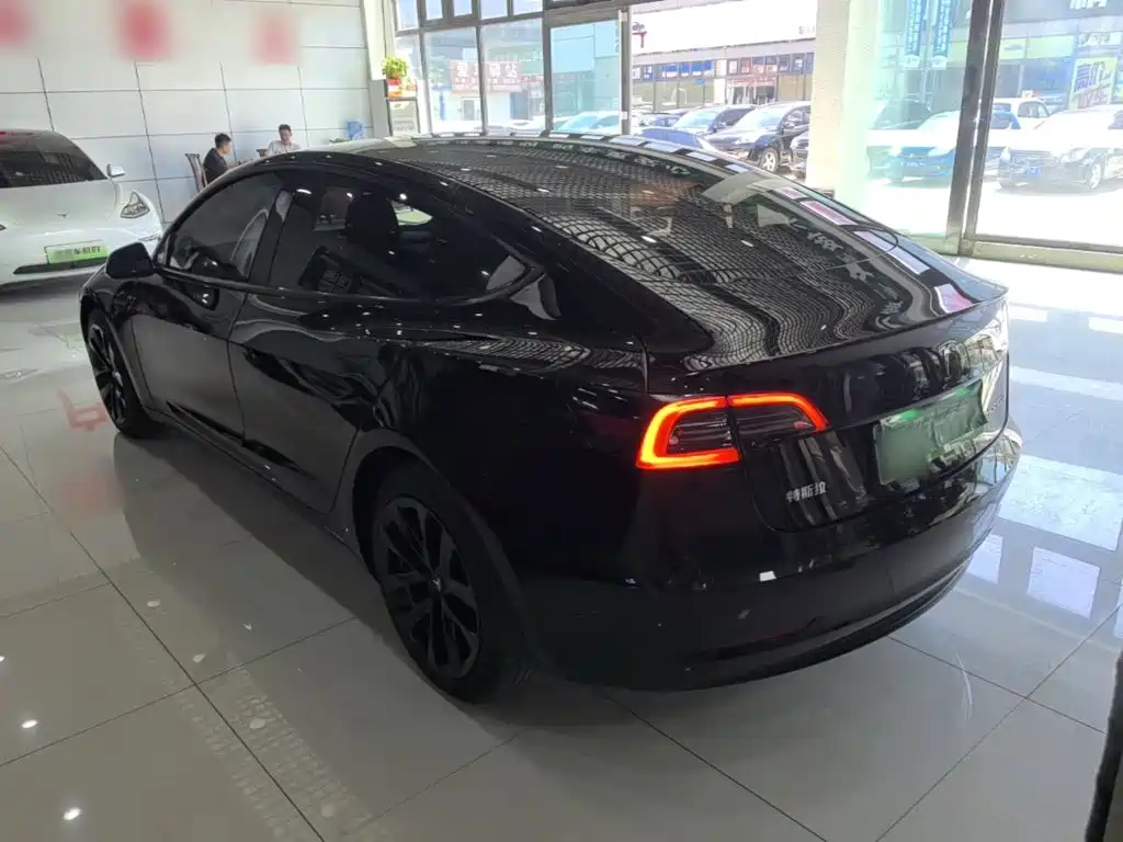 Фото 5 - Tesla Model 3
