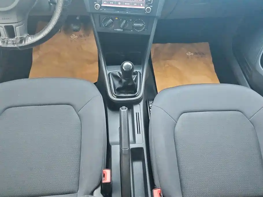 Volkswagen Santana 2015 1.4L Manual Trend Edition фото 16