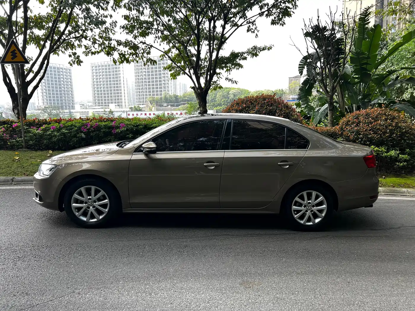 Volkswagen Sagitar 2014 Facelift 1.6L Automatic Comfort фото 9