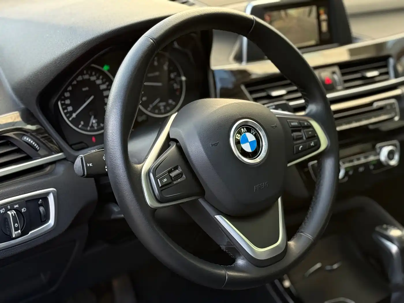 BMW X1 2018 sDrive18Li Premium Model фото 8