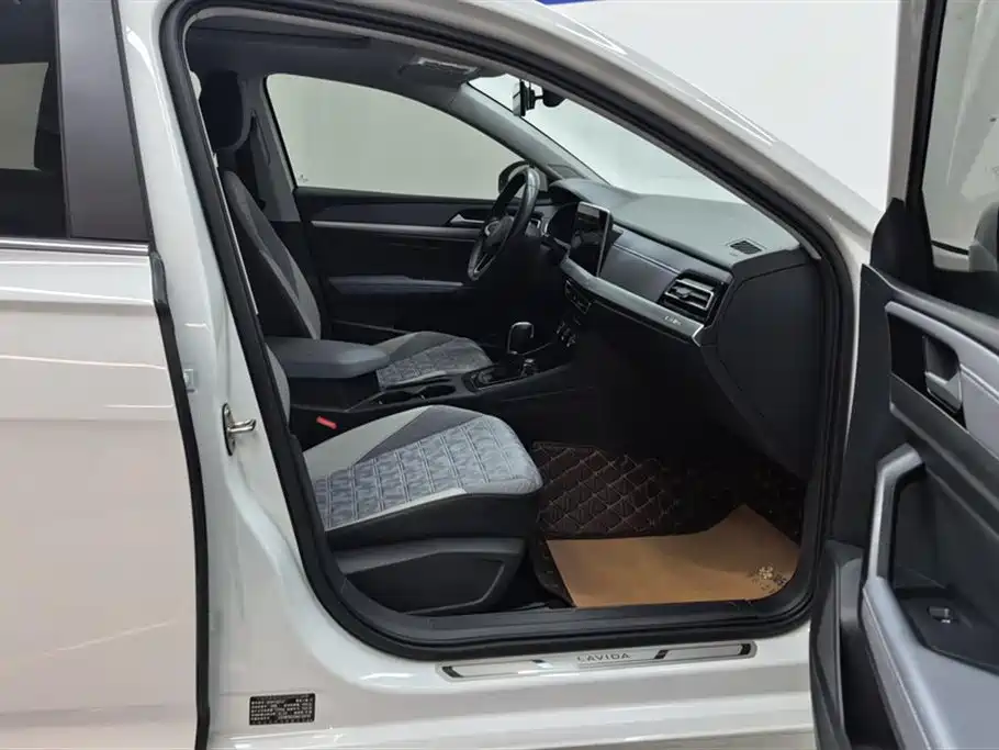 Volkswagen Lavida 2023 1.5L Auto Luxury Edition фото 8