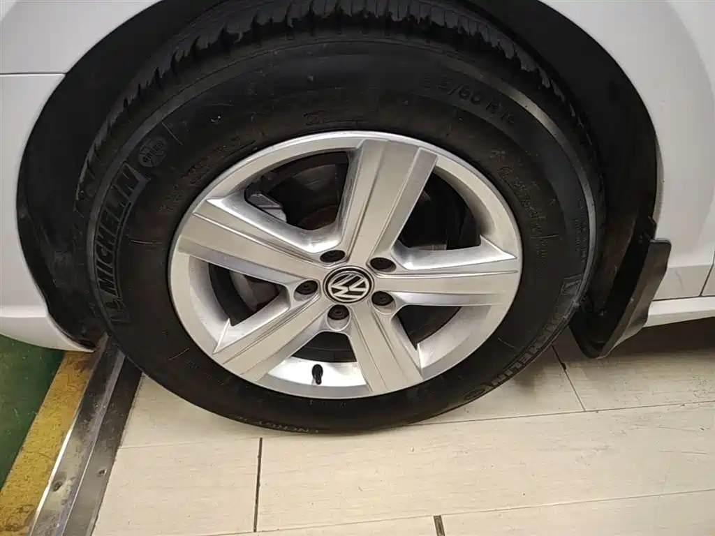 Volkswagen Lamando 2017 230TSI DSG Trend Edition фото 23