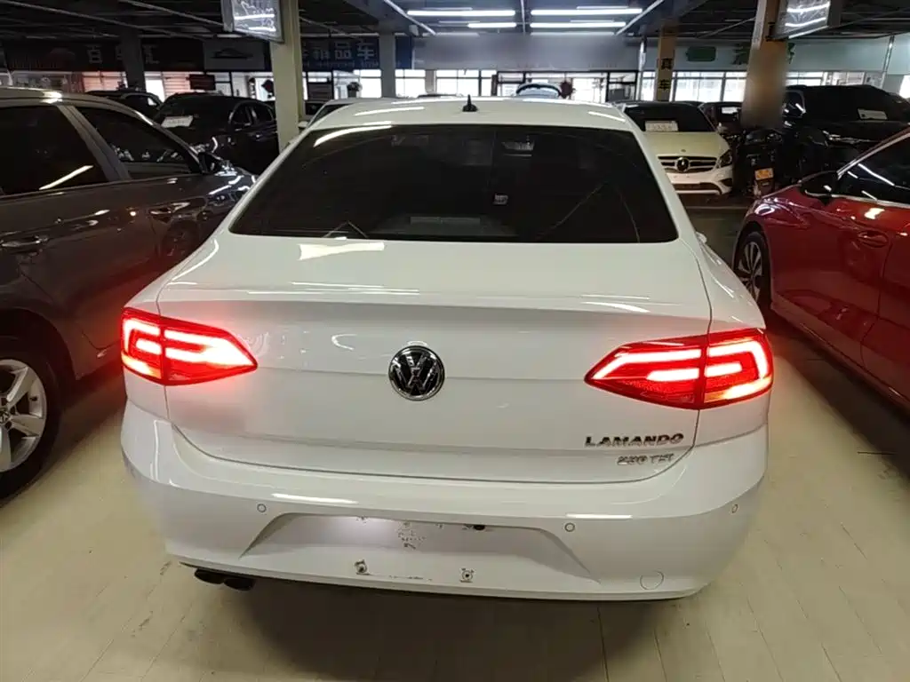 Volkswagen Lamando 2017 230TSI DSG Trend Edition фото 6