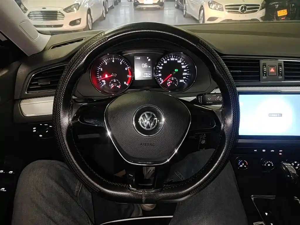 Volkswagen Lamando 2017 230TSI DSG Trend Edition фото 11