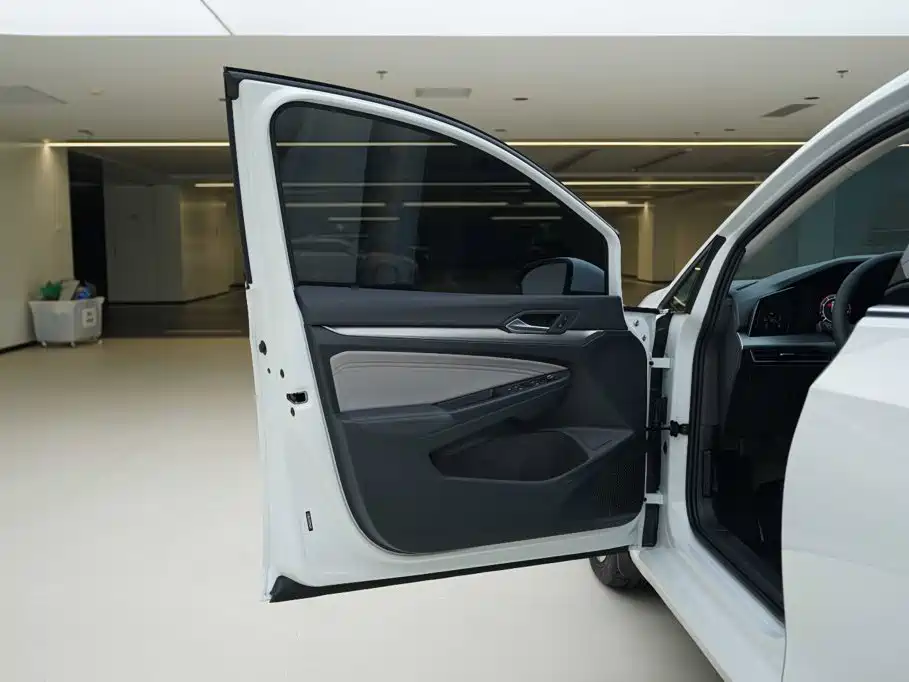 Volkswagen Golf 2025 2025 300TSI Pro