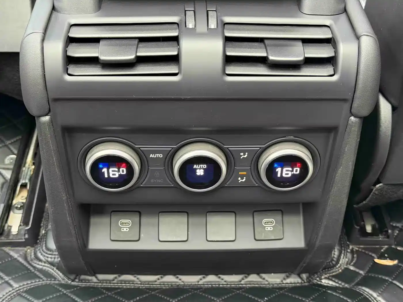 Фото 9 - Land Rover Defender