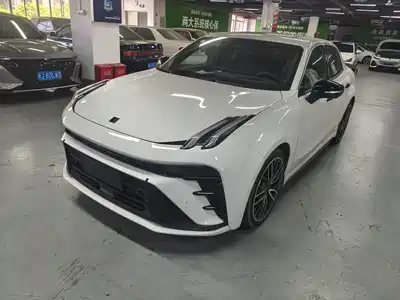 Lynk & Co 03