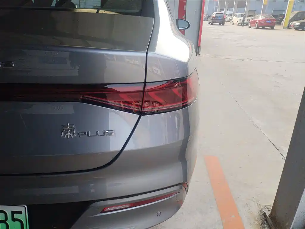 BYD Qin PLUS 2023 Champion Edition DM-i 55KM Leading фото 8