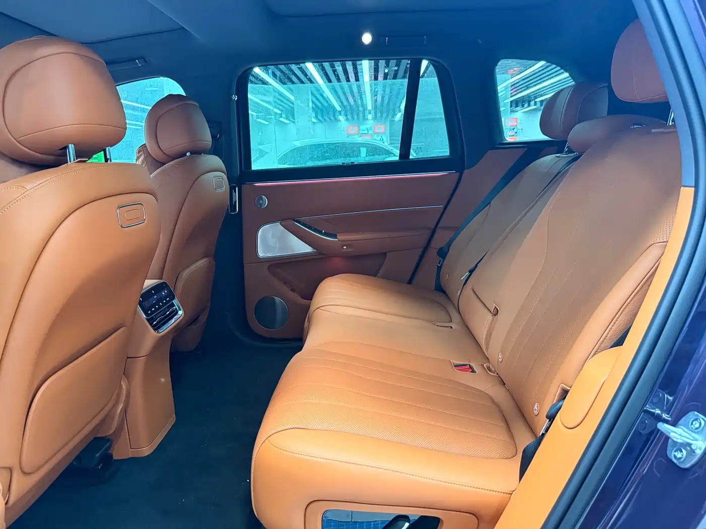 AITO Wenjie AITO M8 2025 Range Extender Max+ Edition 53.4kWh 5-seater фото 9