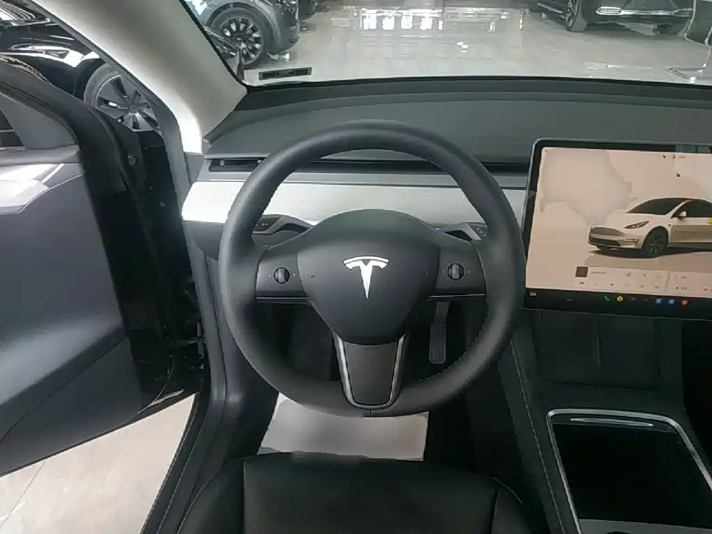 Фото 11 - Tesla Model Y