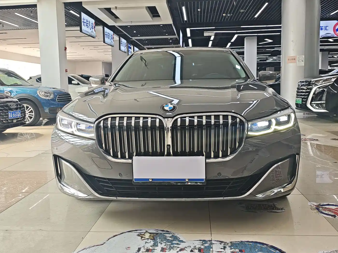 BMW 7 Series 2019 740Li Premium Luxury Package фото 2