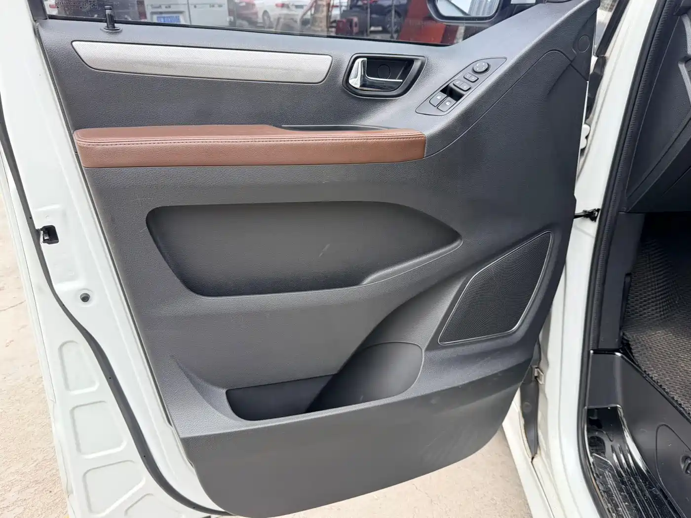 SAIC Maxus Maxus G10 2021 2.0T Automatic Elite Edition Gasoline 7-Seater фото 7