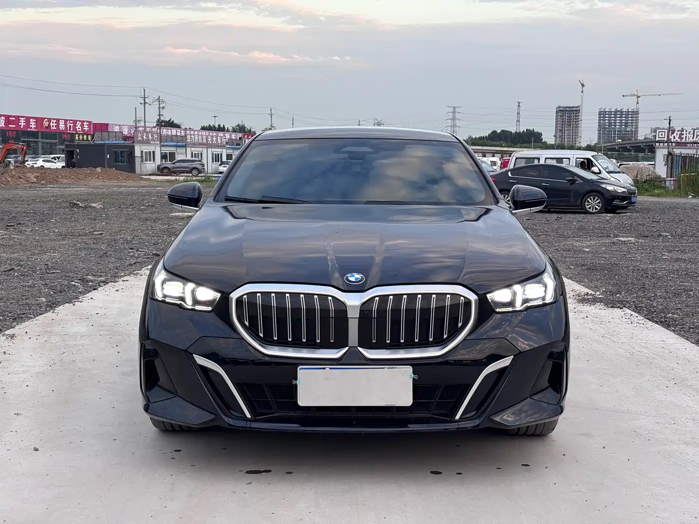 BMW 5 Series 2024 530Li Premium Luxury Package фото 2