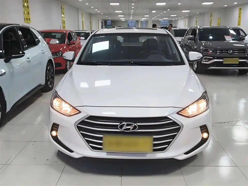 Hyundai Elantra 2016 1.6L Manual Smart & Vibrant Model фото 3