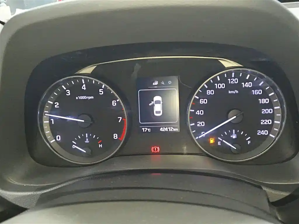 Hyundai Elantra 2016 1.6L Manual Smart & Vibrant Model фото 8