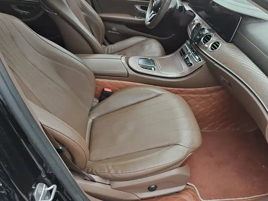 صورة 8 - Mercedes-Benz E-Class