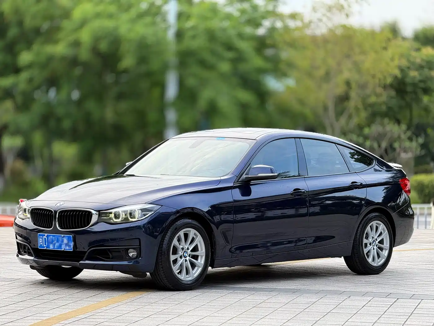 BMW 3 Series GT 2017 320i Fashion фото 36