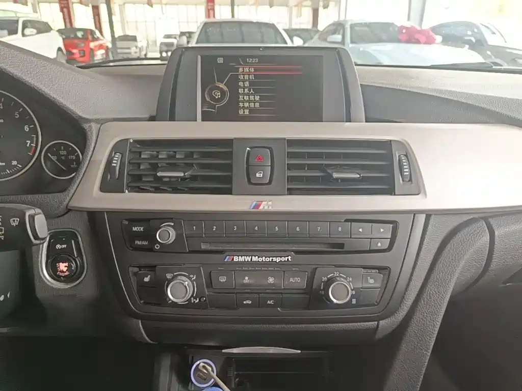Фото 13 - BMW 3 Series