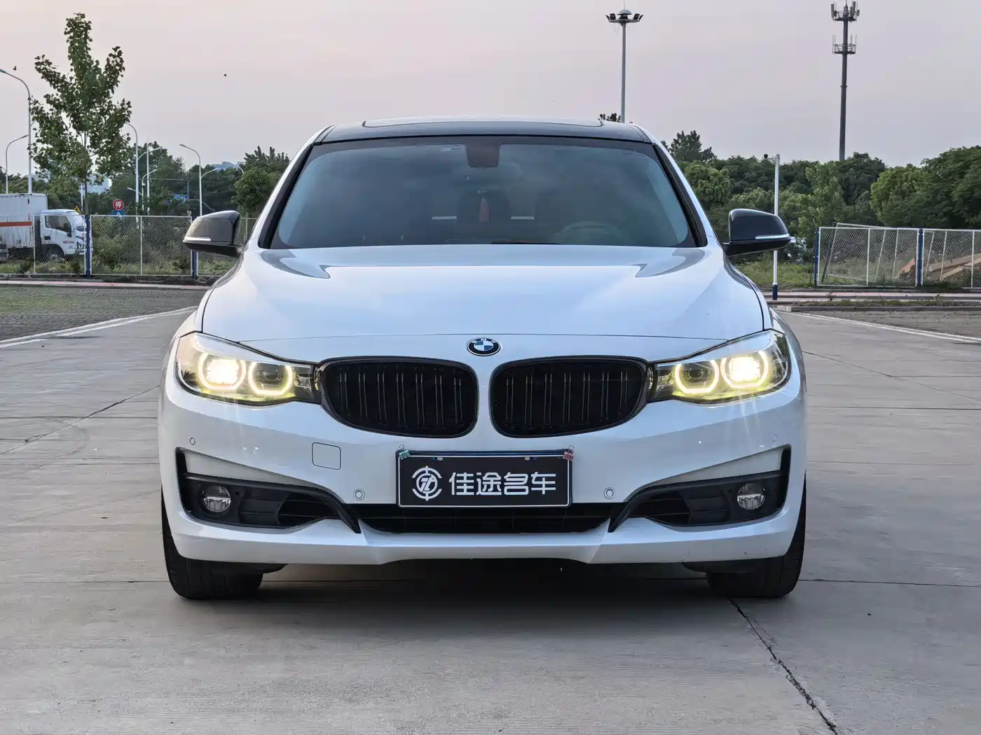 BMW 3 Series GT 2018 320i Fashion фото 2