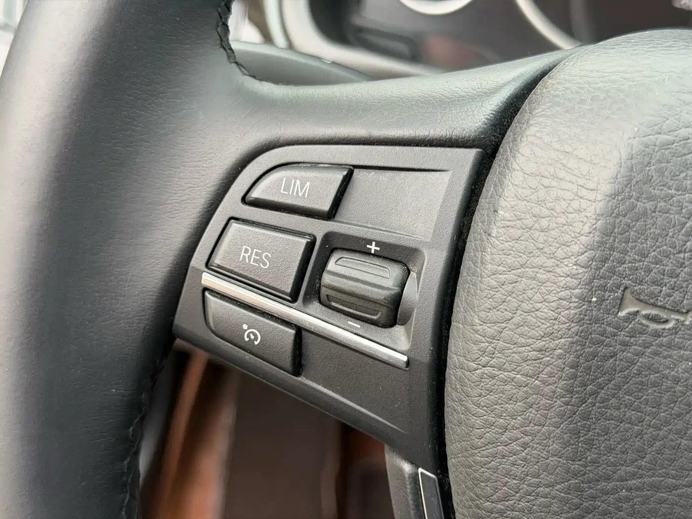BMW 5 Series 2014 525Li Luxury Design Package фото 18