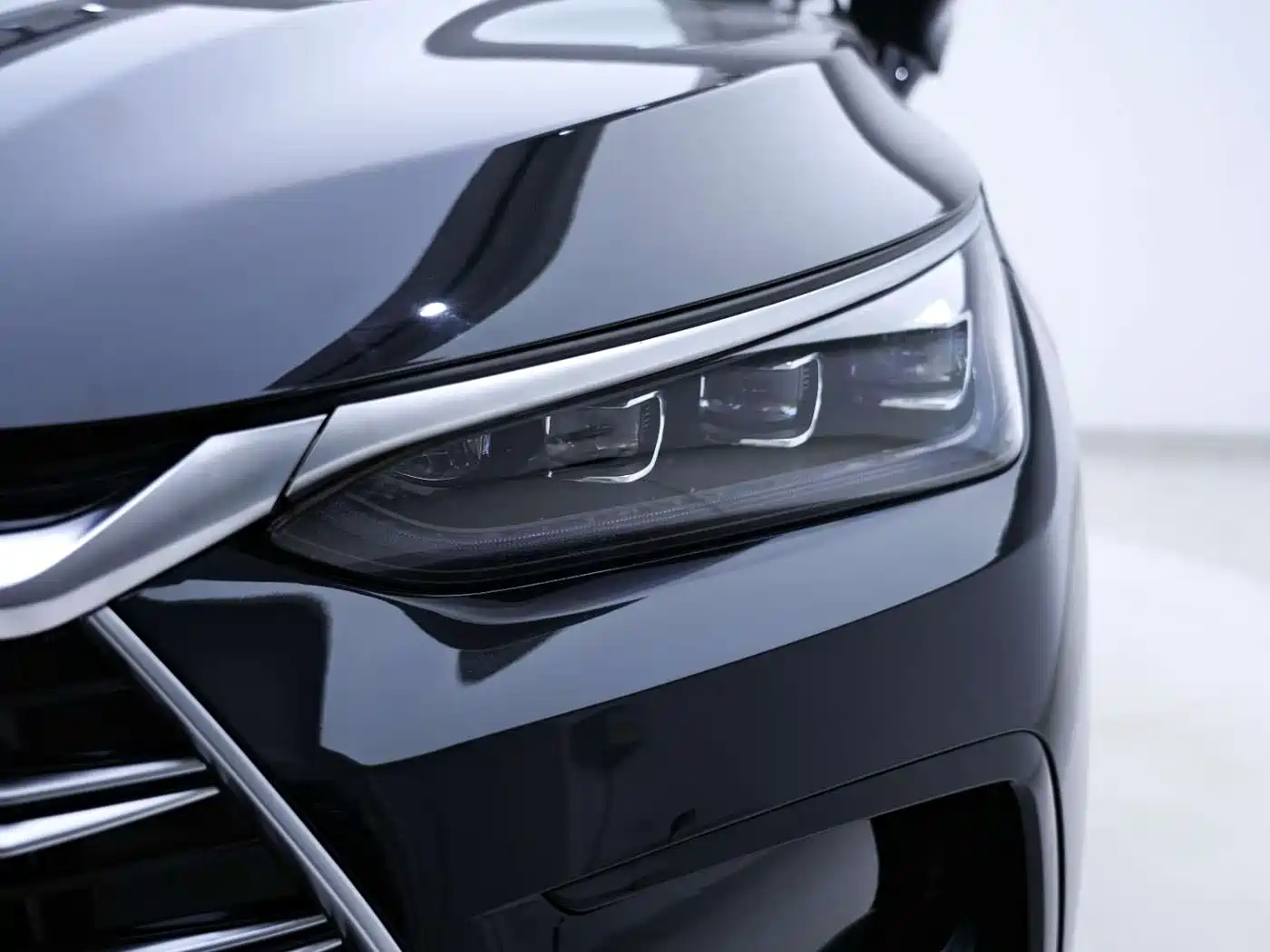 BYD Tang New Energy 2023 Model DM-i Champion Edition 112KM Honor фото 7