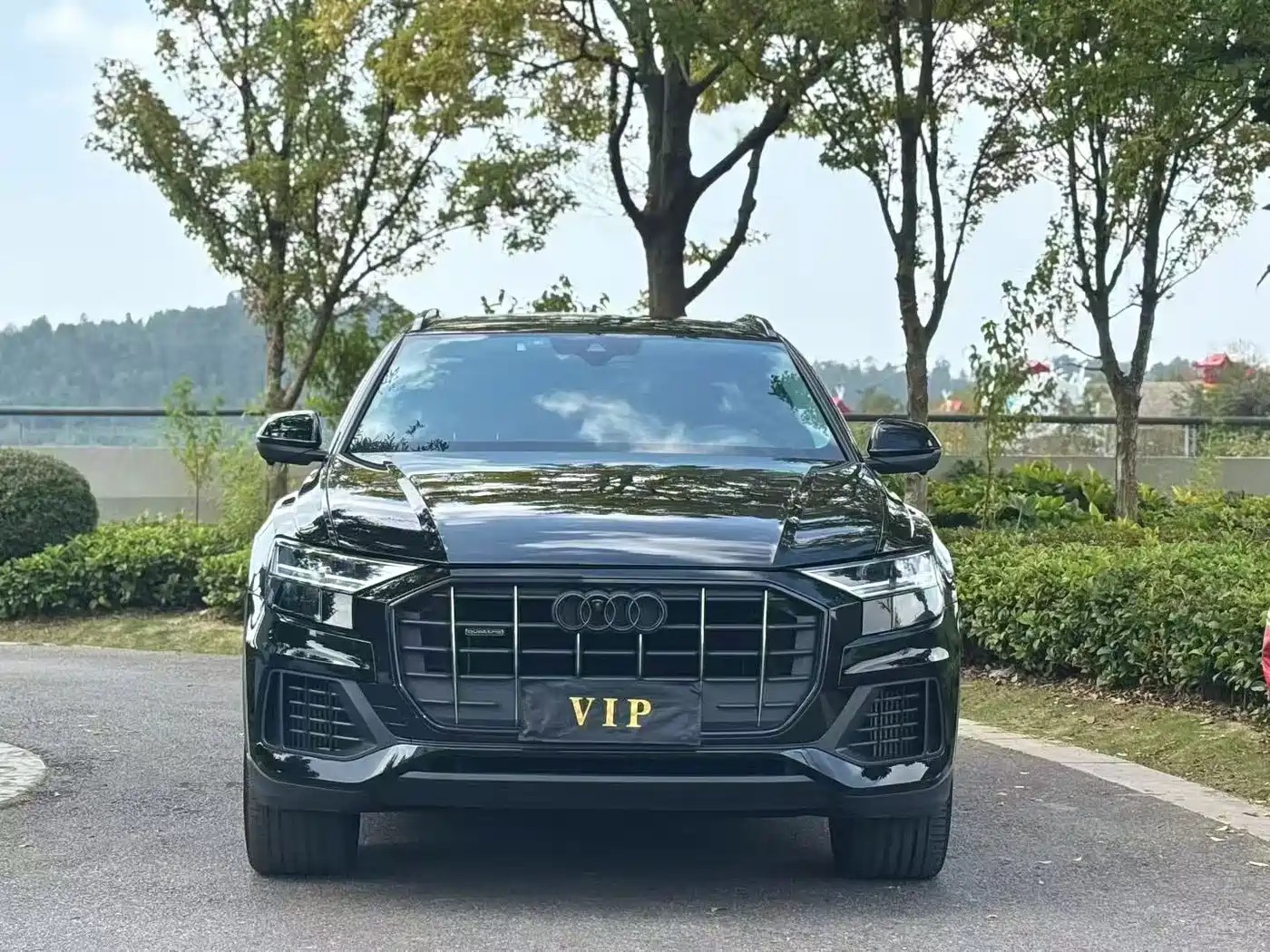 Фото 2 - Audi Q8