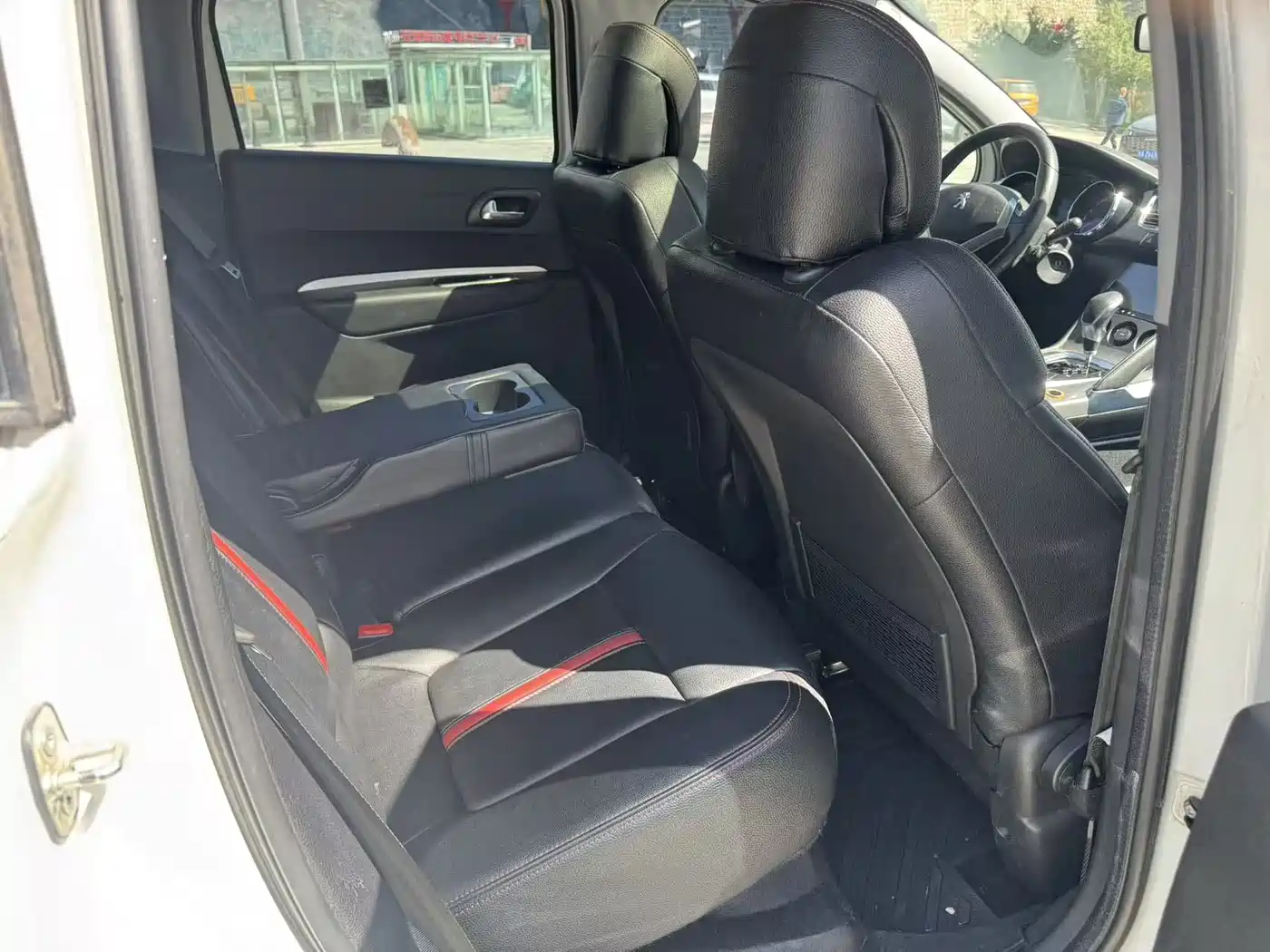 Peugeot 3008 2016 1.6THP Automatic Standard Edition фото 12
