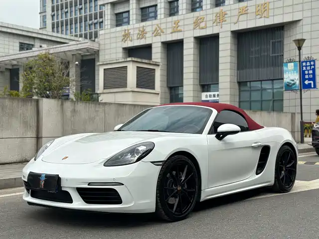 PORSCHE 718 2023