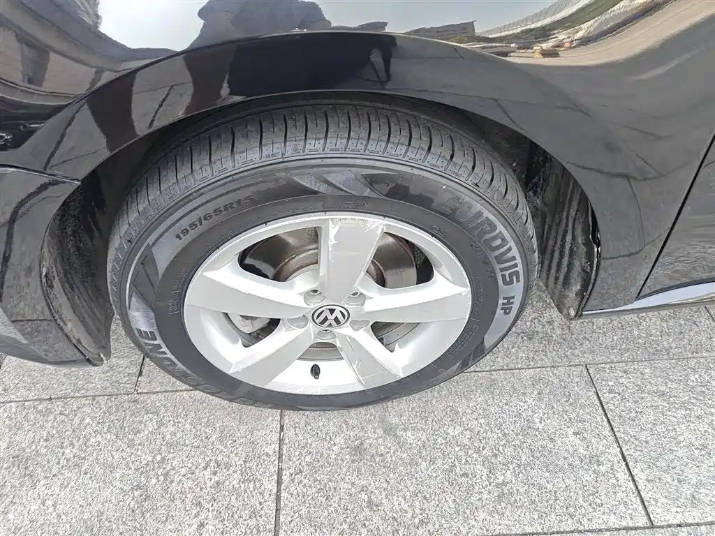 Volkswagen Lavida 2015 1.6L Automatic Trend Edition фото 25