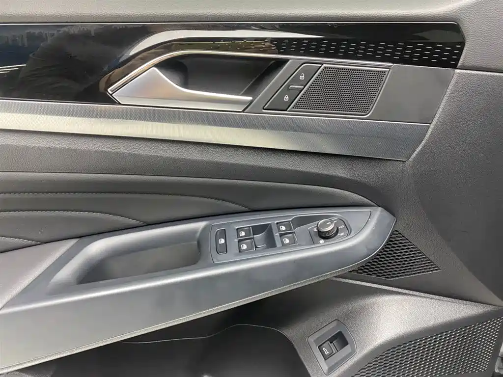 Volkswagen Passat 2022 330TSI Elite Edition фото 24