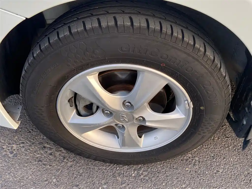 Hyundai Reina 2014 1.4L Manual GLX фото 16