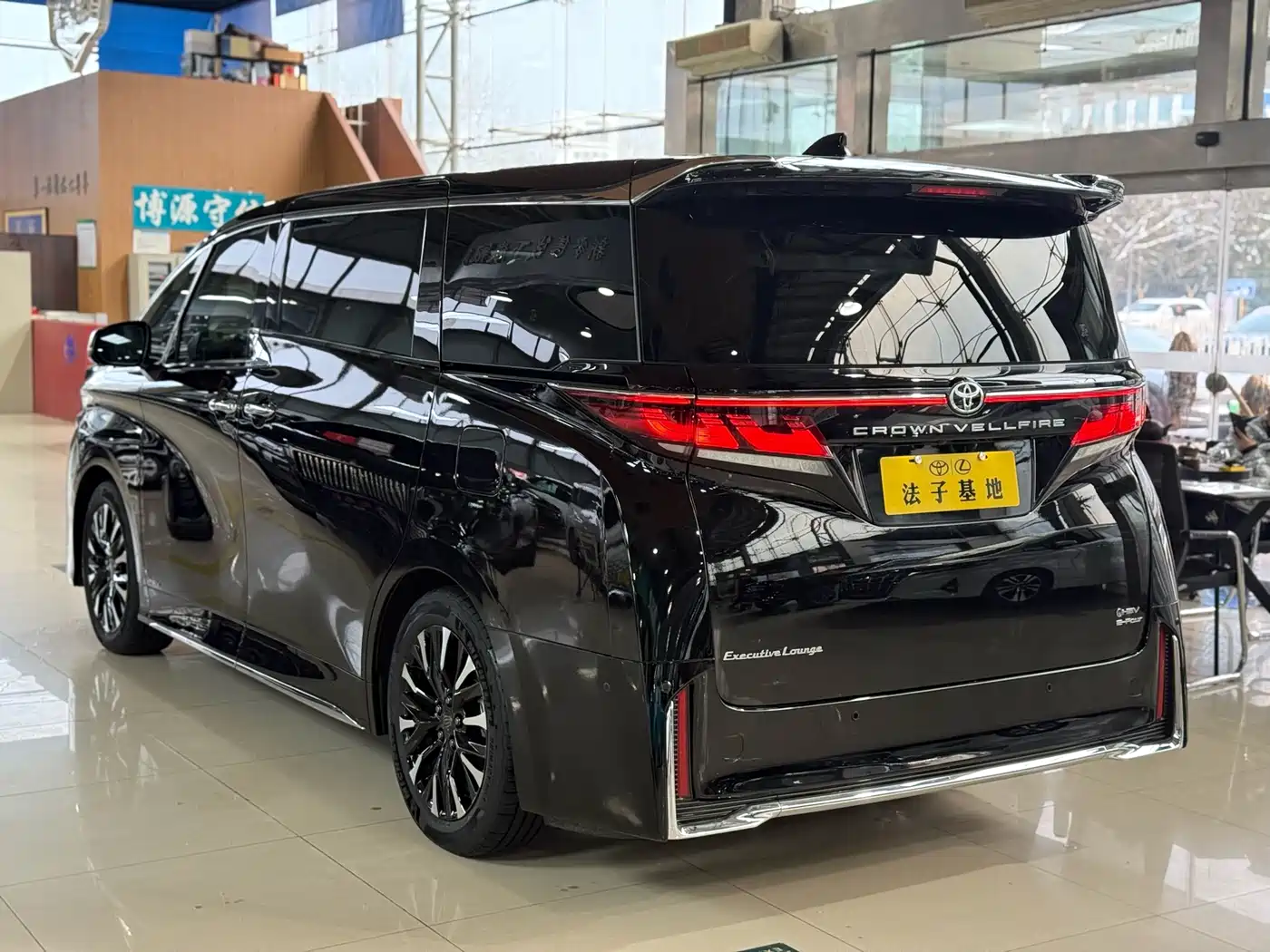 Toyota Vellfire 2024 Crown Hybrid 2.5L Executive Premium Edition фото 21