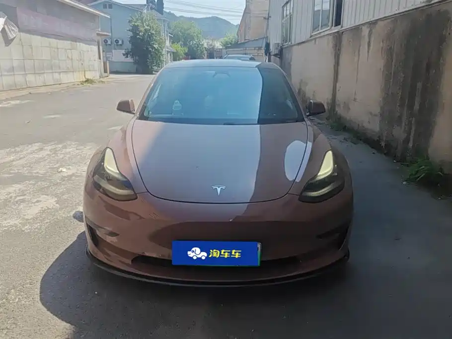 TESLA MODEL 3