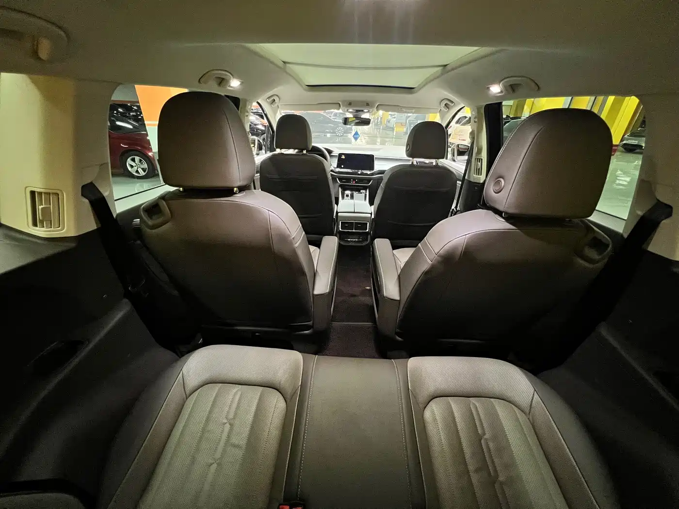 Volkswagen Viloran 2023 330TSI Luxury Edition фото 16