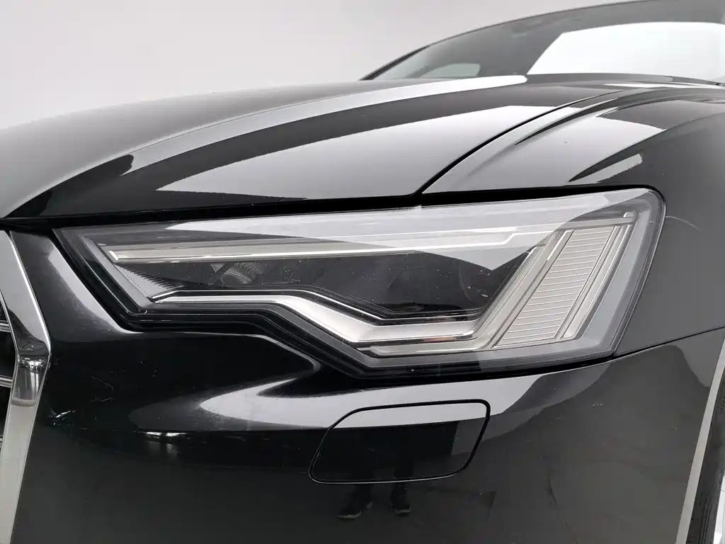 Фото 7 - Audi A6L