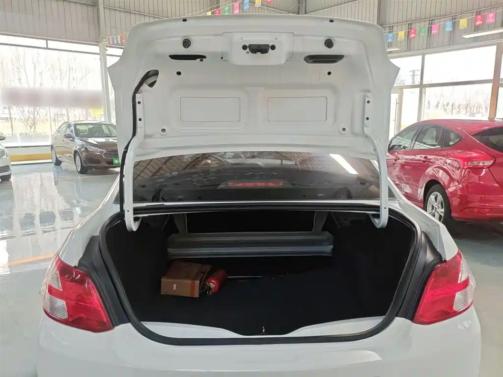 Peugeot 301 2016 1.6L Manual Comfort Edition фото 19