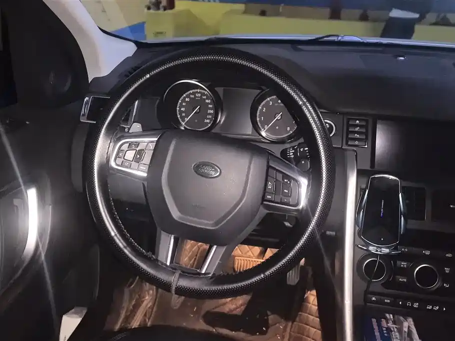 Land Rover Discovery Sport 2017 2.0T SE фото 15