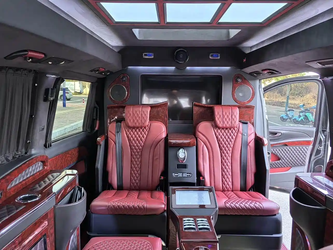 Mercedes-Benz V-Class 2018 V 260 L Premium Long Version China V фото 16