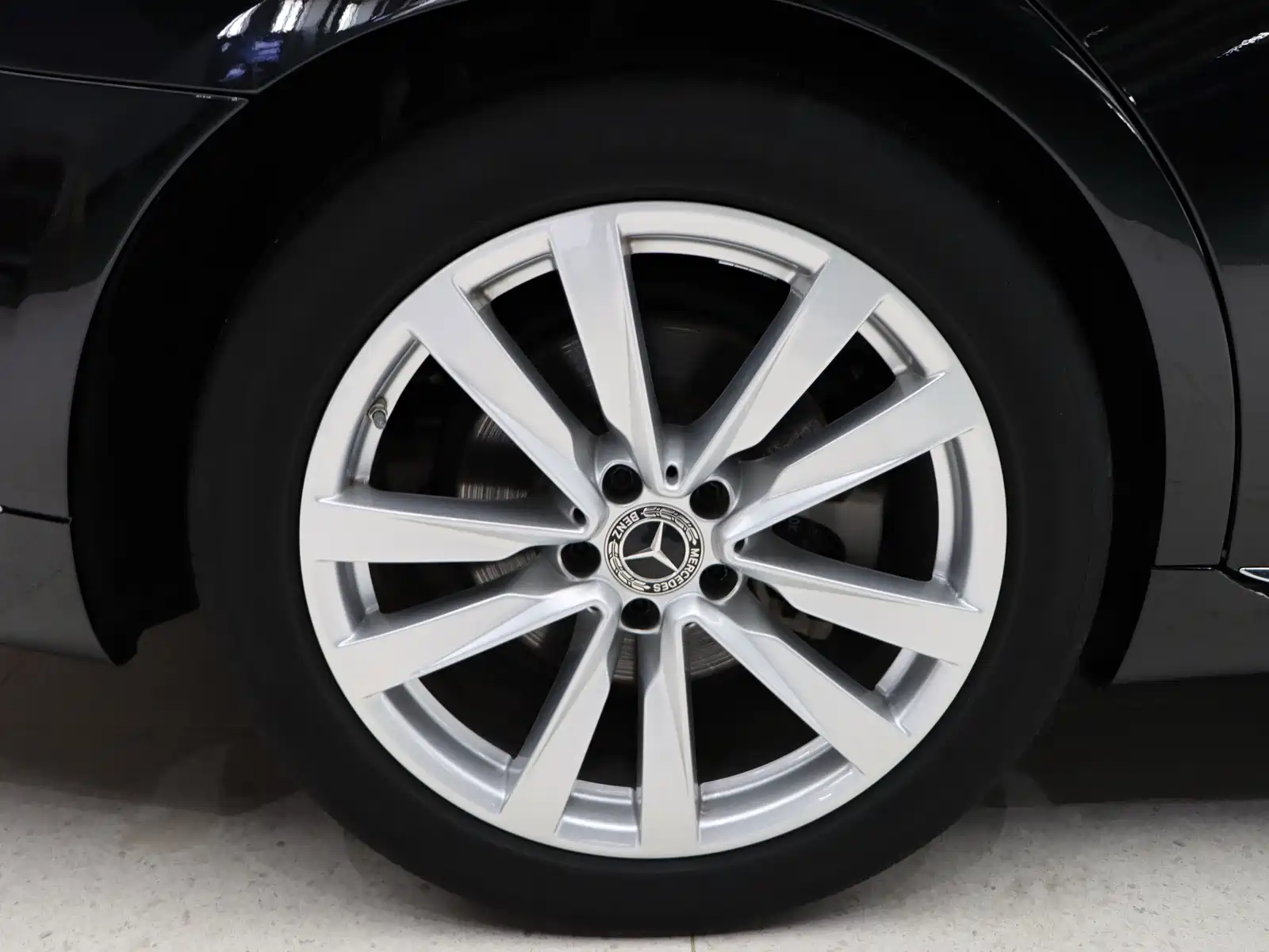 Photo 19 - Mercedes-Benz S-Class