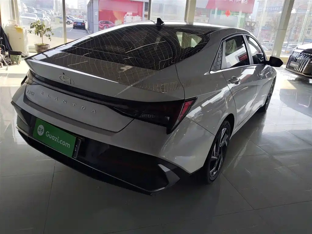 Hyundai Elantra 2023 1.5L CVT GLX Elite Edition фото 7