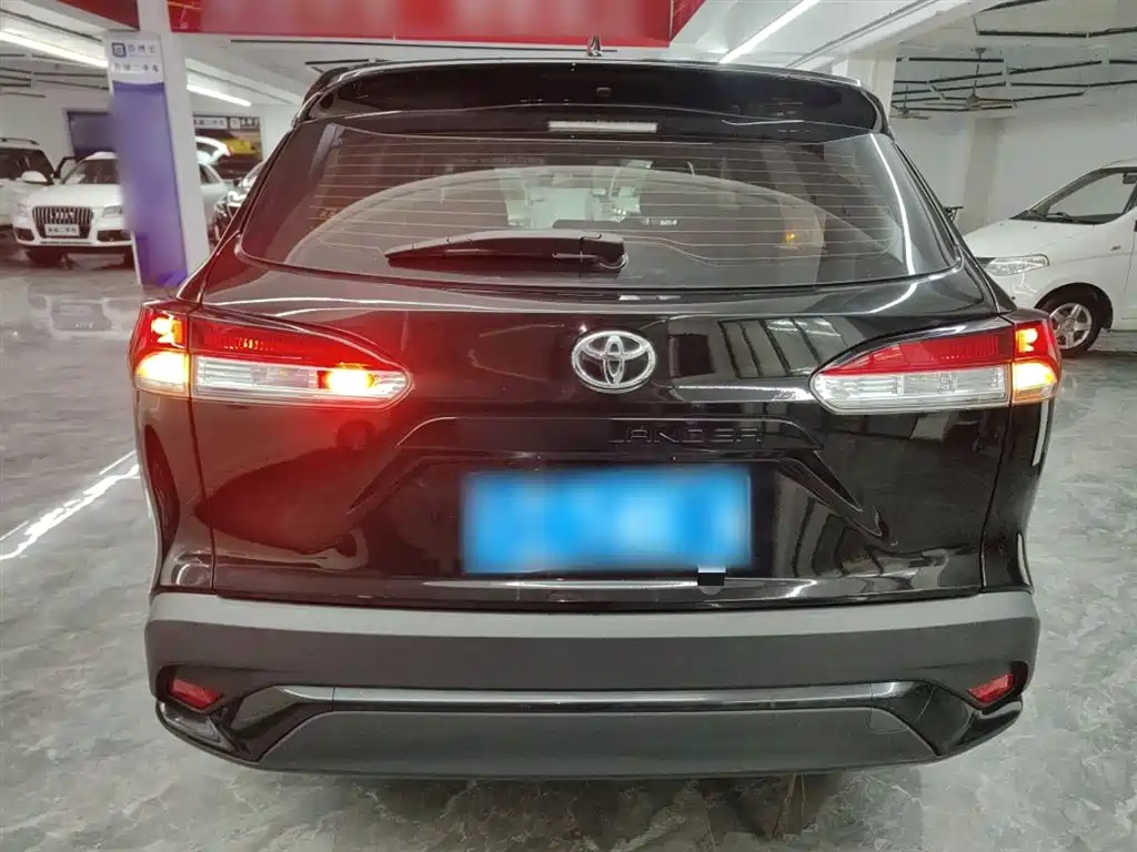 Toyota Frontlander 2023 2.0L CVT Leading Edition фото 4