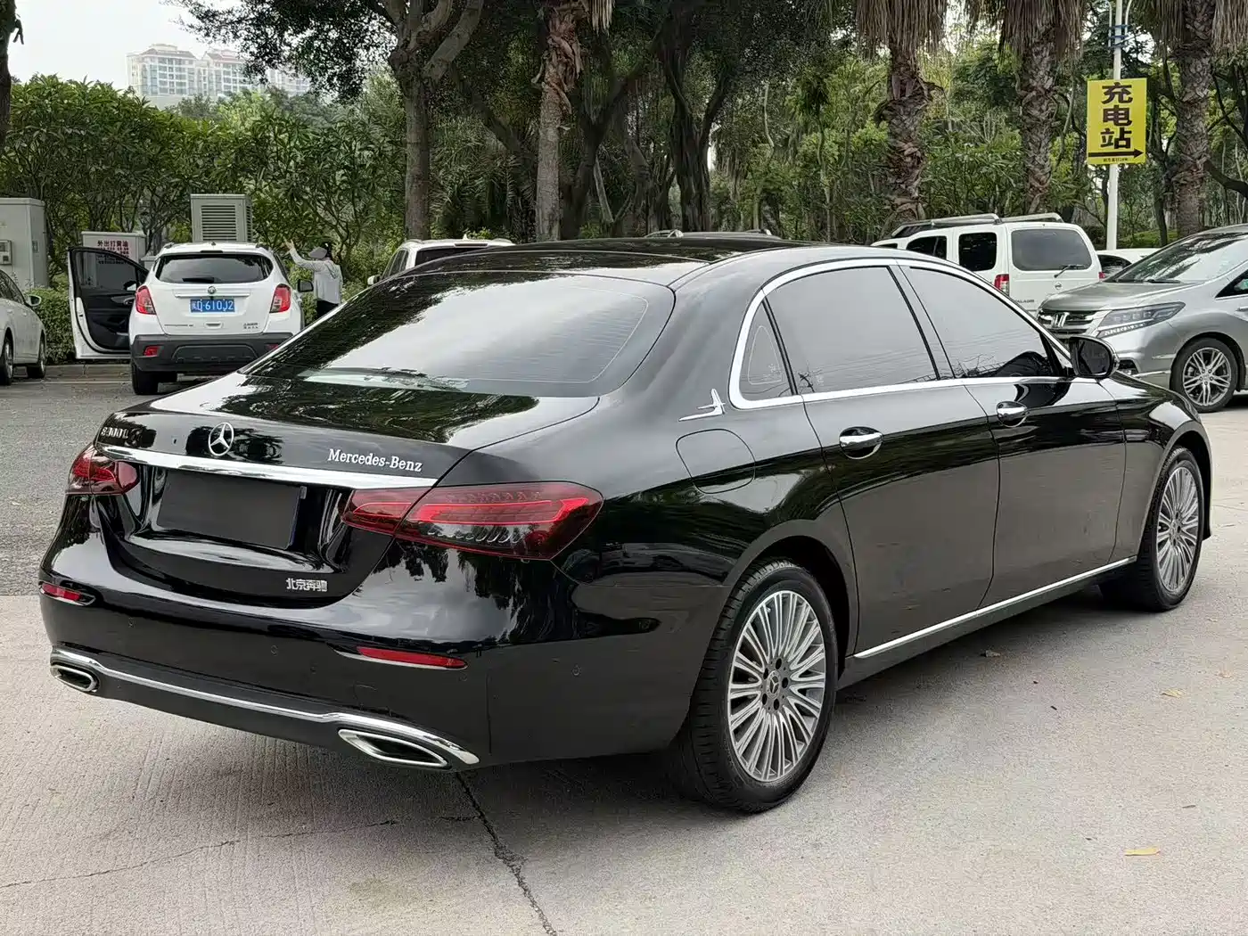Mercedes-Benz E-Class 2022 E 300 L Luxury фото 7